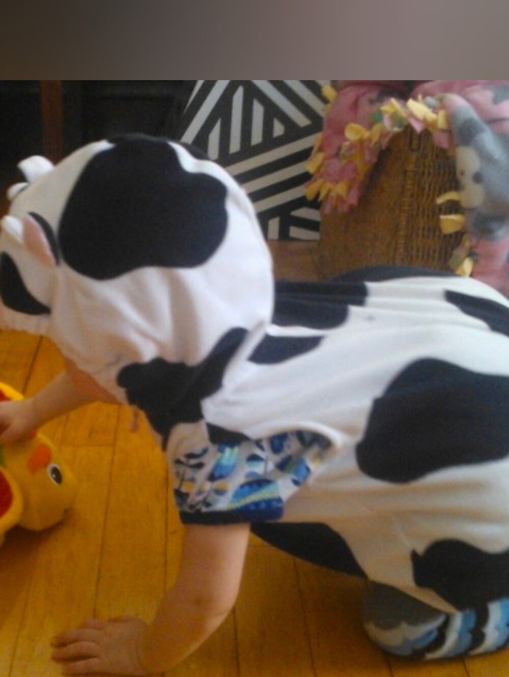 ๐๐๐ฎ๐ปCarter's Cow Soft Plush Costume - Black & White 12mo - Picture 3 of 8